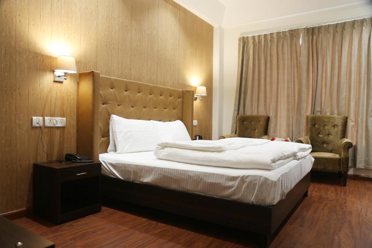 Awadh Inn Нойда Экстерьер фото