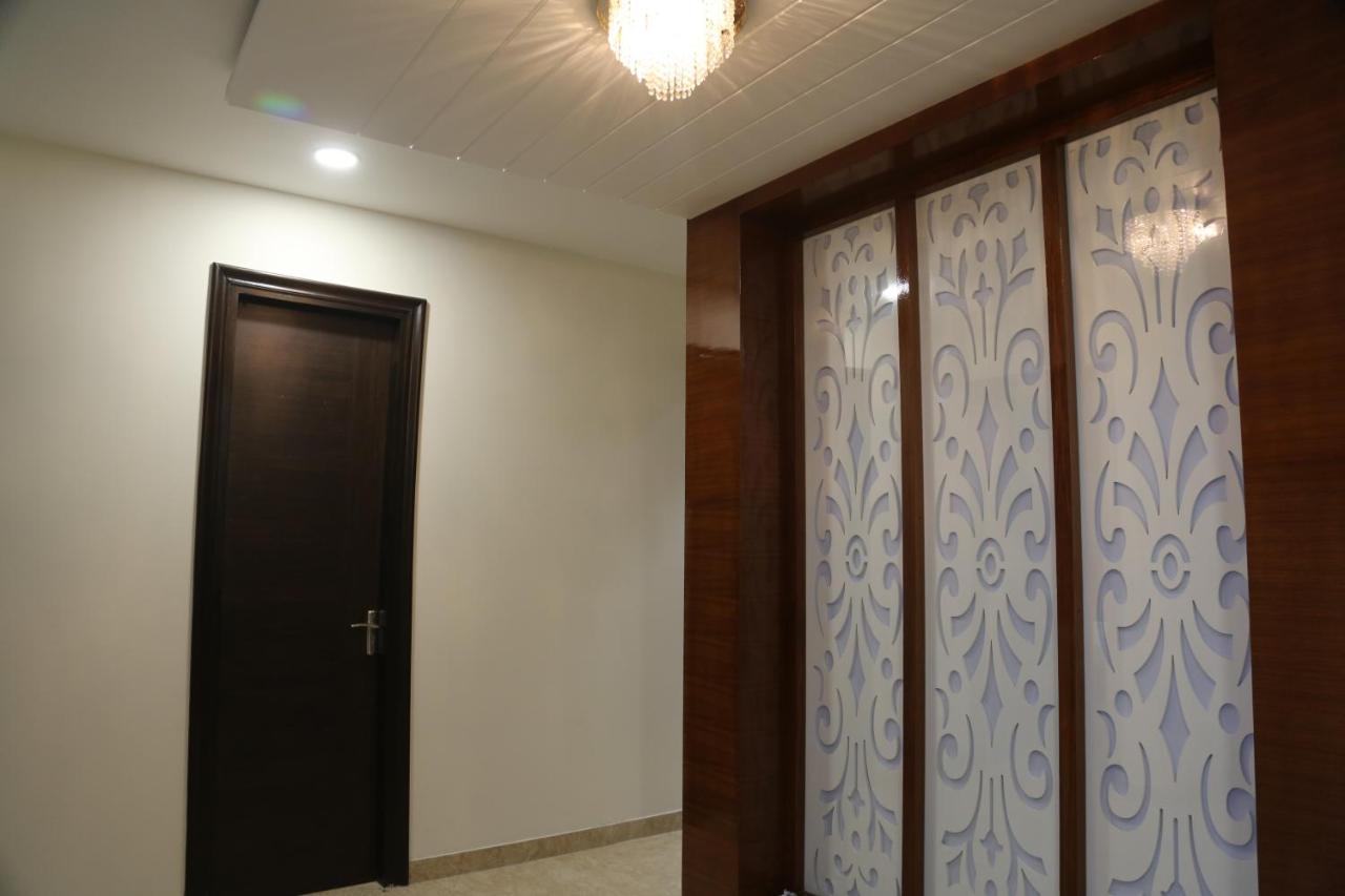 Awadh Inn Нойда Экстерьер фото