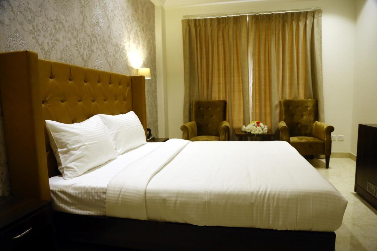 Awadh Inn Нойда Экстерьер фото