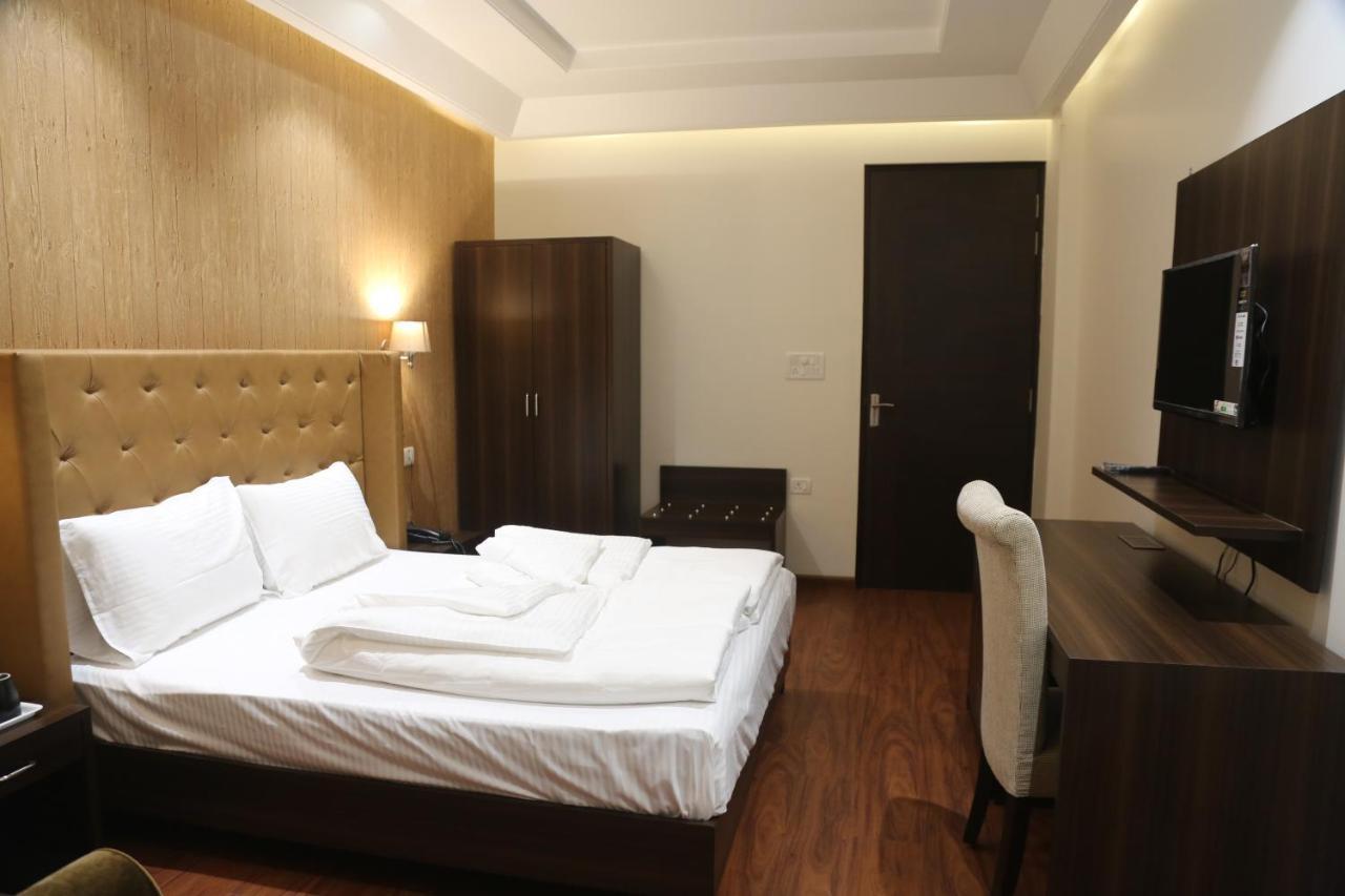 Awadh Inn Нойда Экстерьер фото