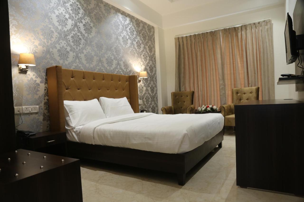 Awadh Inn Нойда Экстерьер фото