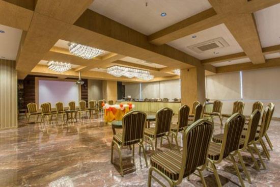 Awadh Inn Нойда Экстерьер фото